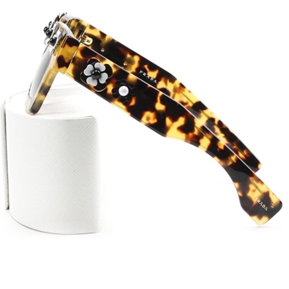 PRADA Tortoise Shell / Grey
Gradient SPR25P Flower Poeme Square LIKE NEW w case - Picture 5 of 14